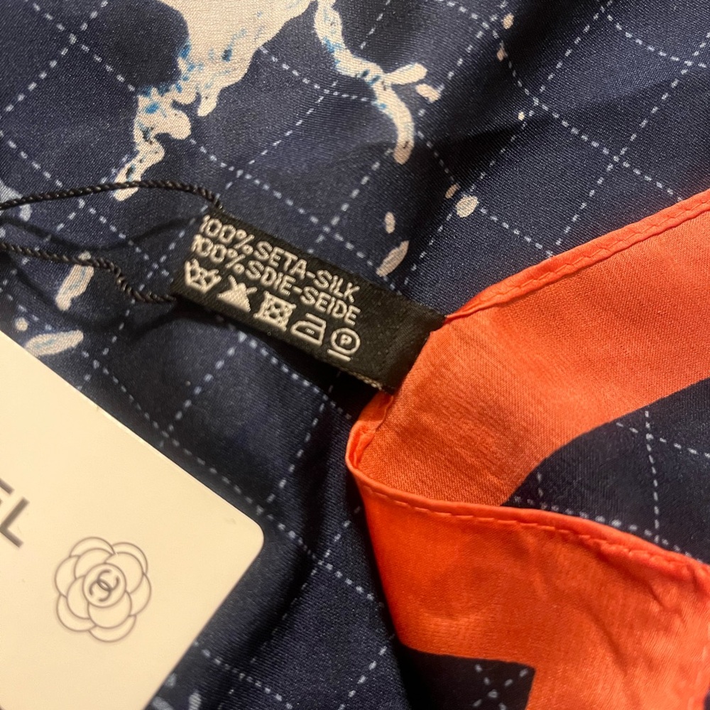 NWT Chanel  CC Large Scarf 100% Silk - Picture 7 of 7